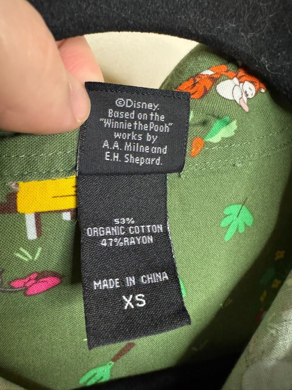 Disney Winnie the Pooh Button-Up Shirt forest green size XS short sleeve - Picture 4 of 7